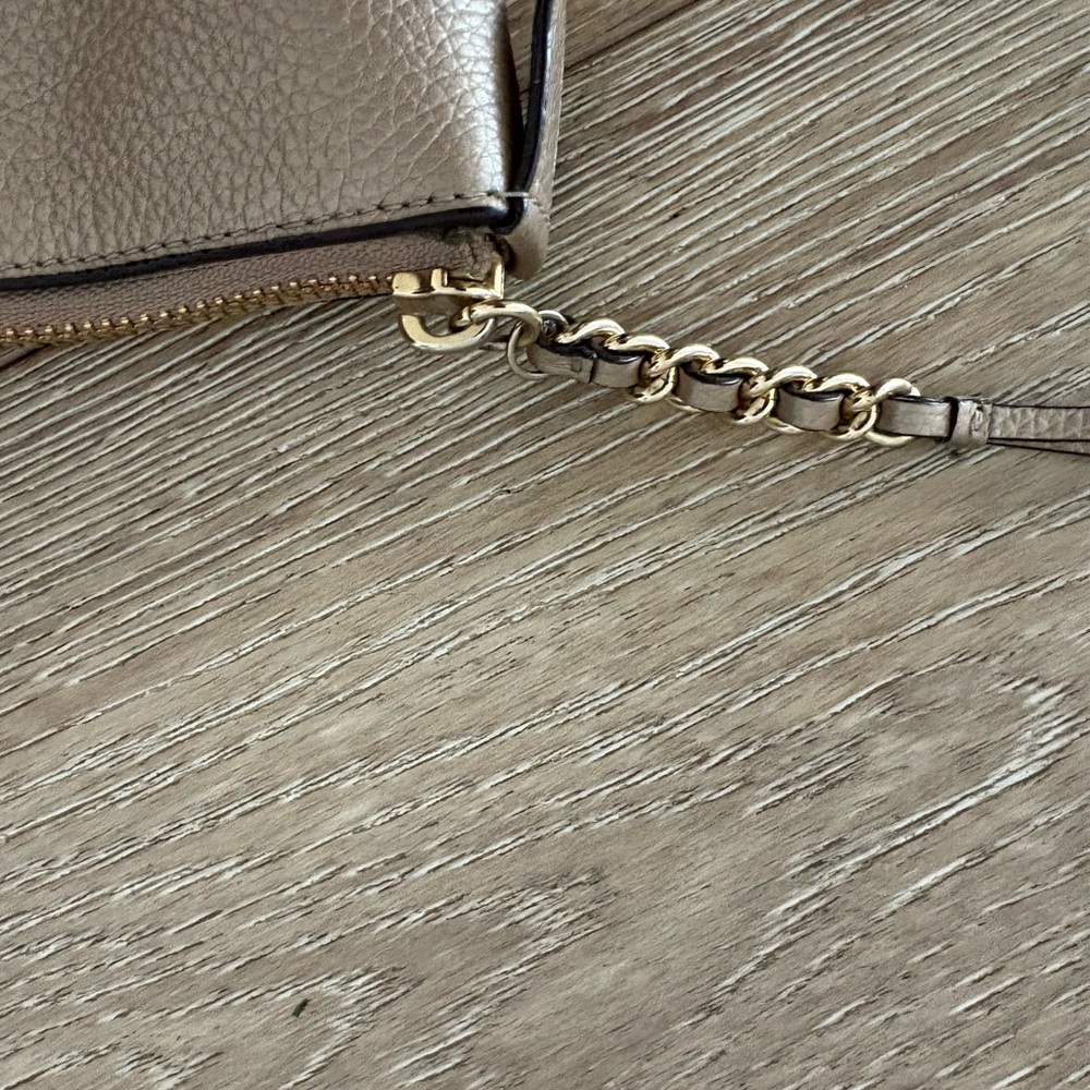 Coach Beige Leather Shoulder Bag with Gold Chain - Picture 10 of 11